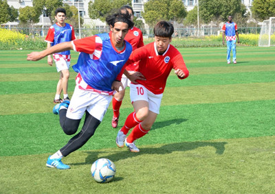 2015江南大学校园足球友谊赛拉开序幕