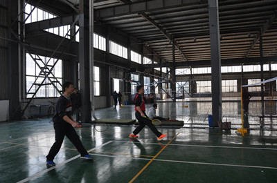 体育部教职工羽毛球比赛顺利举行