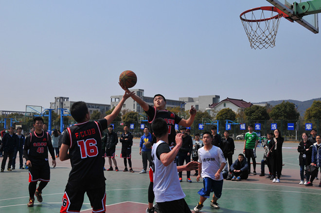 我校2016年度学生3V3篮球比赛开战