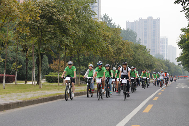 骑迹俱乐部代表我校参加无锡市“9•22世界无车日万人骑行”活动